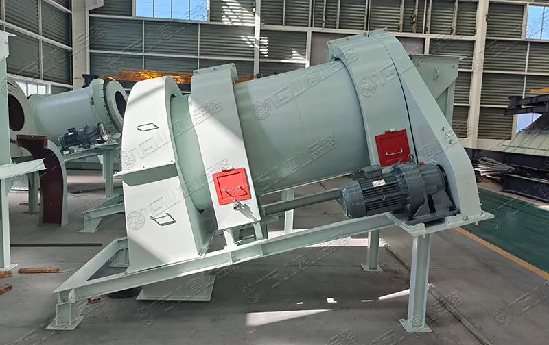 機(jī)制砂防離析、防揚(yáng)塵，有經(jīng)驗(yàn)的砂廠都在用加濕拌和機(jī)